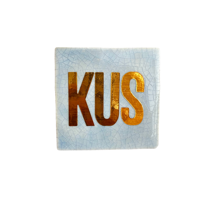 Tegeltje "KUS"