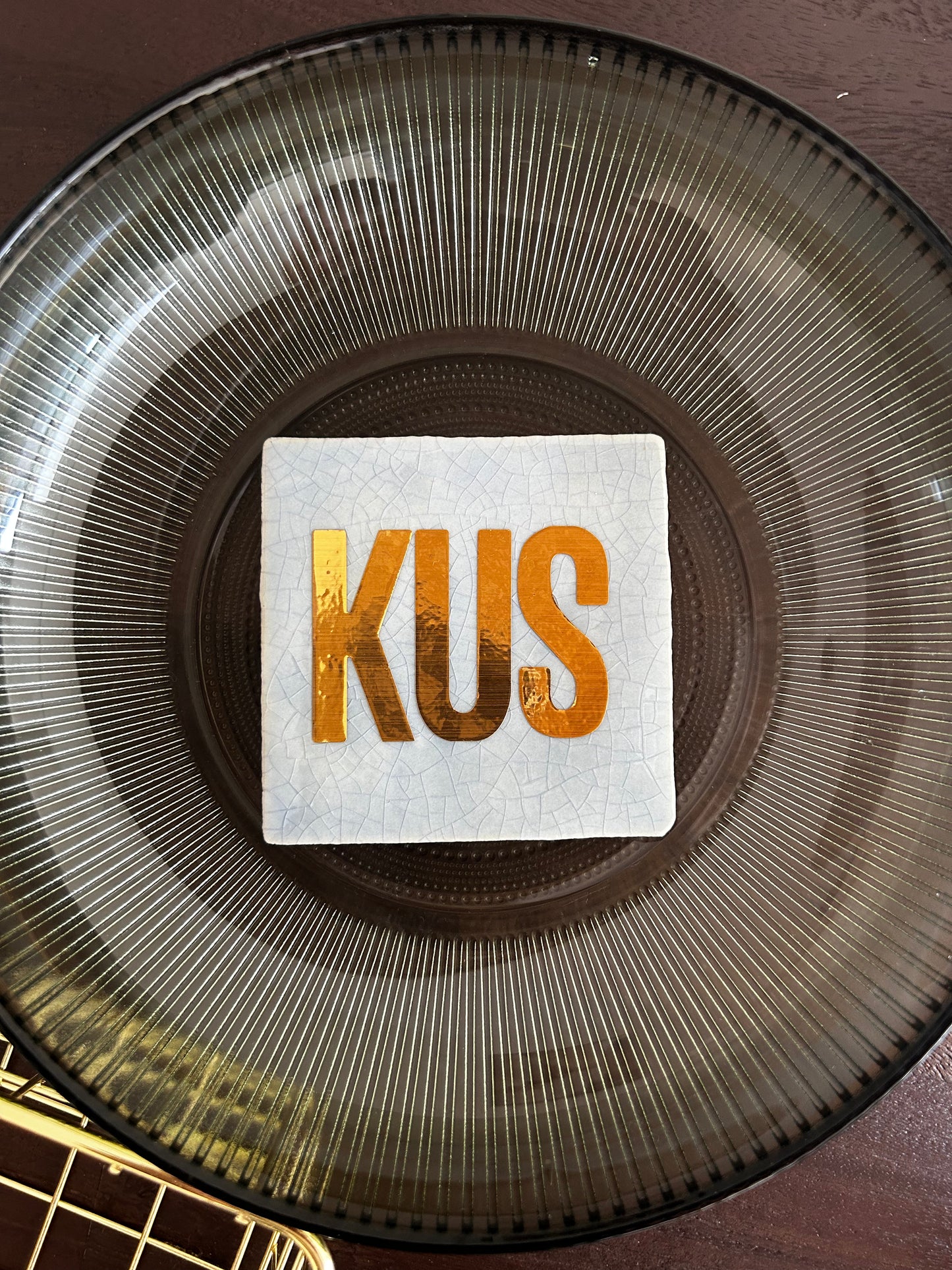Tegeltje "KUS"